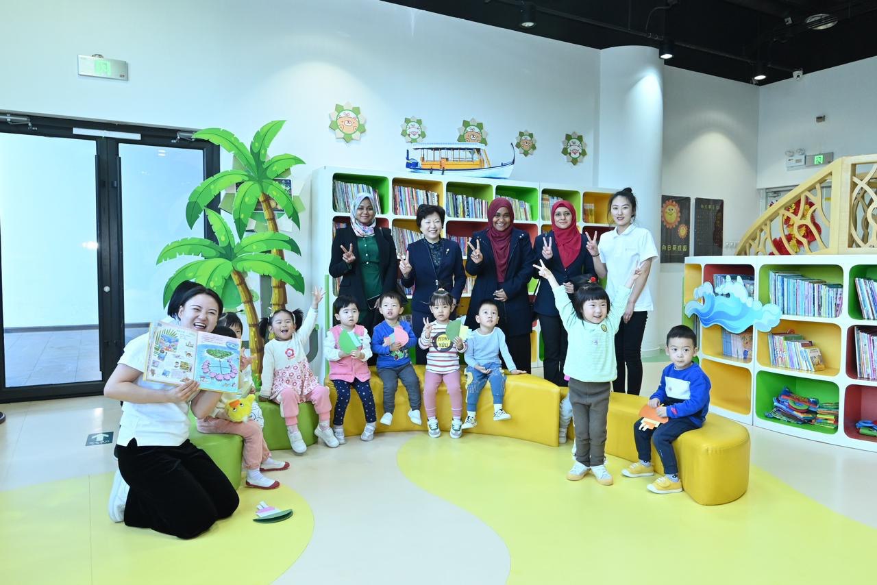 މެޑަމް ސާޖިދާ ސޮންގ ޗިންގލިންގ ސައިންސް އެންޑް ކަލްޗަރ ސެންޓަރ ފޯރ ޔަންގް ޕީޕަލް އަށް ޒިޔާރަތްކުރައްވައިފި