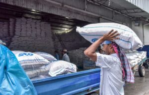 އަންނަ ރޯދަމަހު ކޮންމެ ގެޔަކަށް ހިލޭ ހަނޑޫ ބަސްތާއަކާ ފުށް ބަސްތާއެއް ފޯރު ކޮށްދެނީ