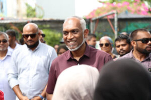 ރައީސް އެދިވަޑައިގަތީ ސަރުކާރާއިއެކު މަސައްކަތް ނުކުރެވޭނެ މޭޔަރަކު އިންތިހާބުކުރުމުގެ ރިސްކު ނުނެގުމަށް