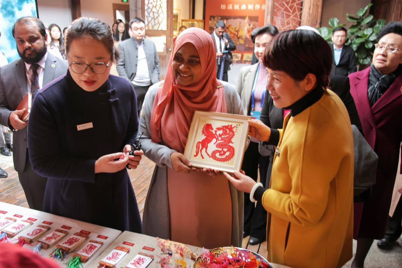 މެޑަލް ސާޖިދާ ޗައިނާގެ ސާންފާންގ ޗީޝިއާންގއަށް ޒިޔާރަތްކުރައްވައިފި