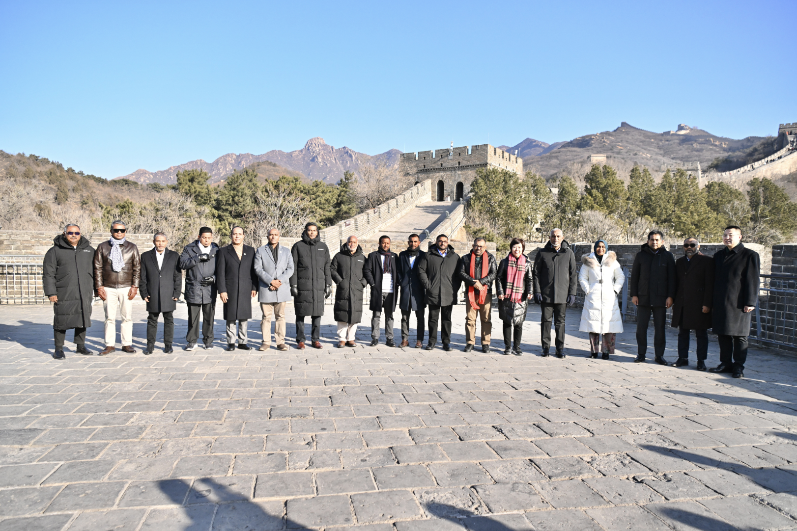 ރައީސުލްޖުމްހޫރިއްޔާގެ ދެކަނބަލުން ޗައިނާގެ ބޮޑުފާރަށް ޒިޔާރަތް ކުރައްވައިފި