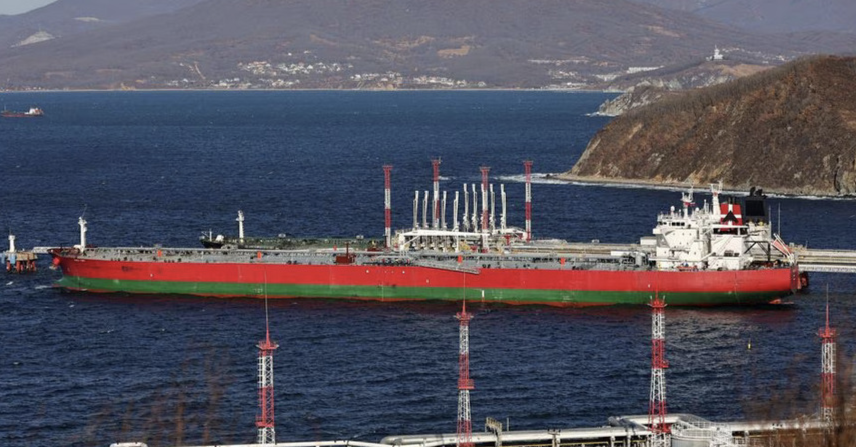 ރަތް ކަނޑުގެ ހަމަނުޖެހުންތަކާއެކުވެސް، ބައެއް އިގްތިސާދުތައް ދަނީ ވިޔަފާރީގެ ގޮންޖެހުންތަކުން އަރައިގަންނަމުން