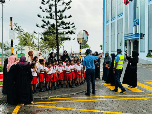 މަގުމަތީގެ ސަލާމަތާއި ރައްކާތެރިކަމާ ގުޅޭގޮތުން އެކްސެލް އިންޓަނޭޝަނަލް ސްކޫލު ދަރިވަރުންނަށް މައުލޫމާތުދީފި