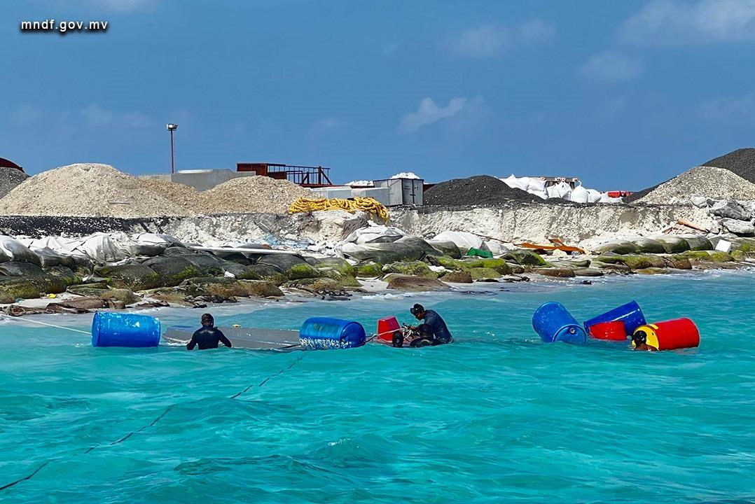 އަޑިއަށް ދިޔަ ޑިންގީއެއް ފެންމަތިކުރުމުގައި އެމްއެންޑީއެފް ކޯސްޓްގާޑުން އެހީތެރިކަން ފޯރުކޮށްދީފި