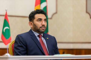 ކުރީގެ މިނިސްޓަރ އަމީން އުނގޫފާރު ދާއިރާއަށް ވާދަކުރައްވަނީ