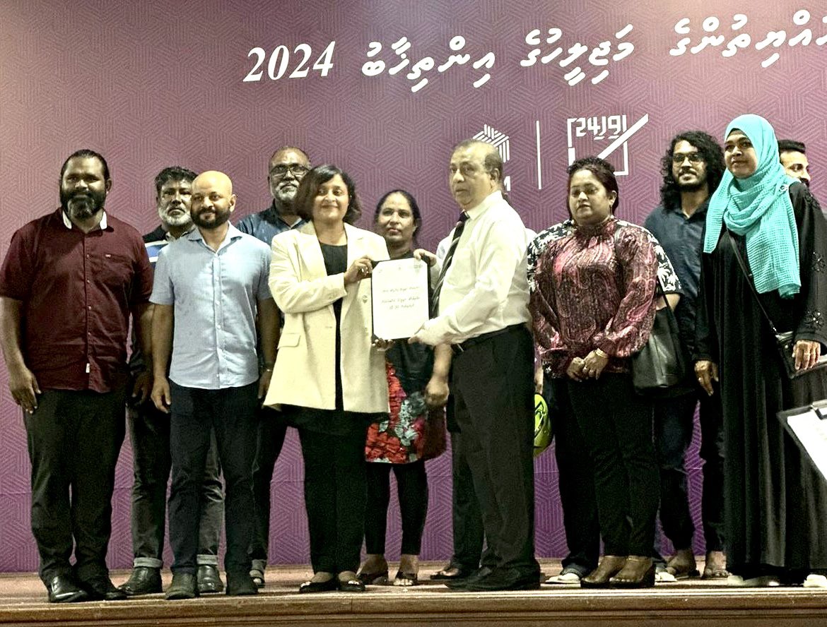 މިނިވަން ކެނޑިޑޭޓެއްގެ ގޮތުގައި ދުންޔާ ހުޅުމާލެ ދެކުނު ދާއިރާއަށް ވާދަކުރައްވަނީ