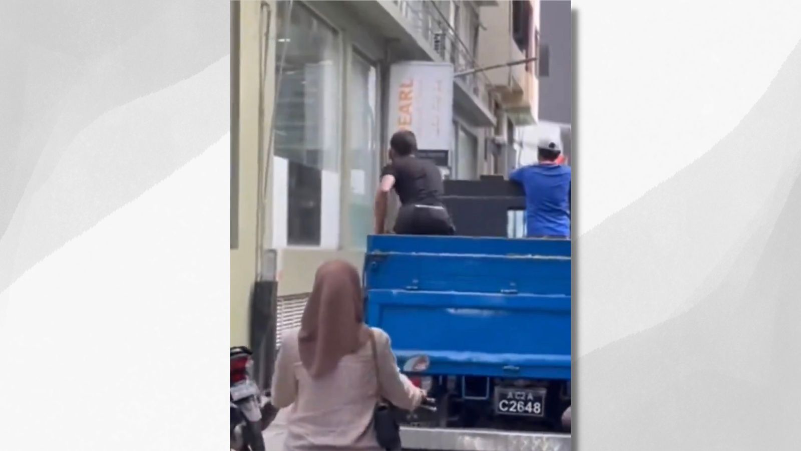 ޕިކަޕެއްގެ ތެރޭގައި އާންމު އިޖުތިމާއީ މިންގަނޑާ ހިލާފު ވައްތަރު ޖެއްސި މީހަކު ހޯދަނީ