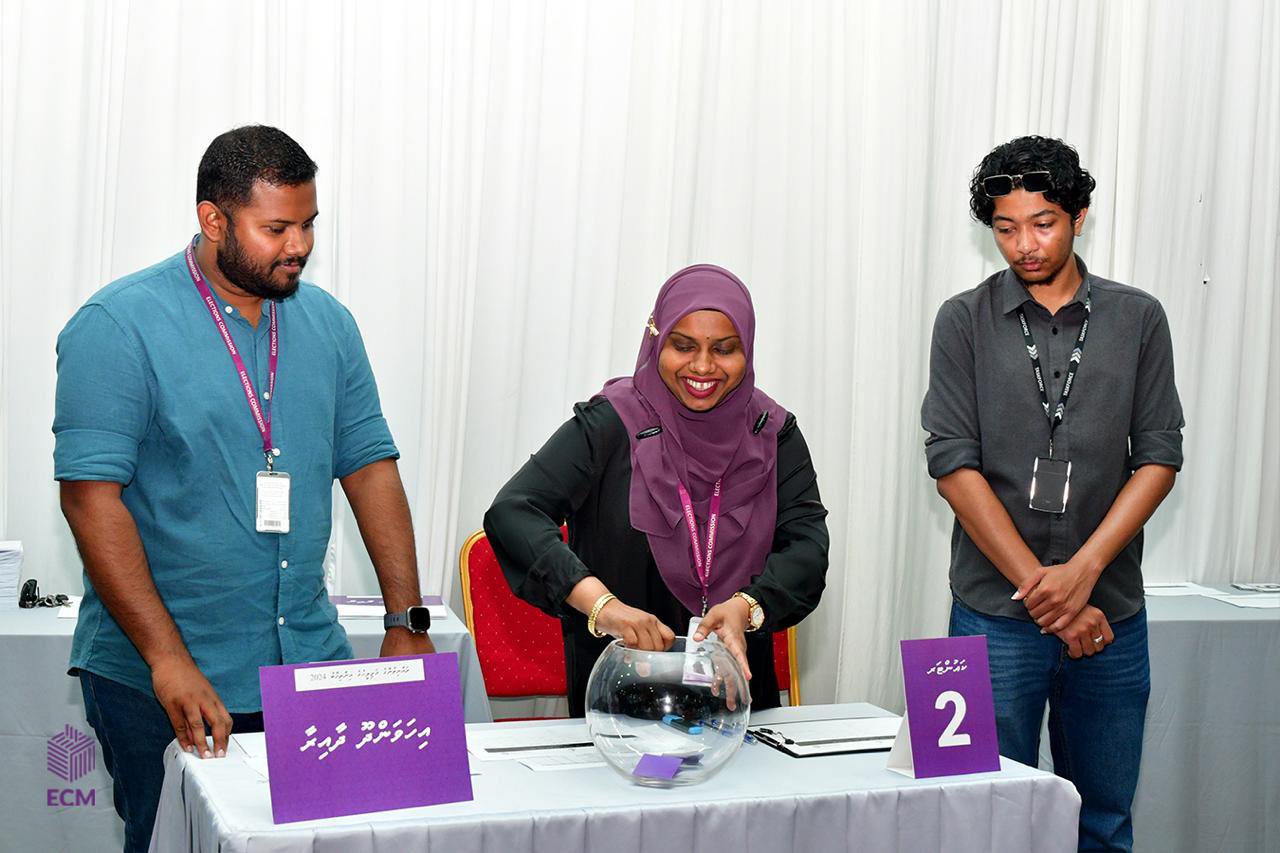 ކެންޑިޑޭޓުންގެ ނަން ތަރުތީބު ކޮށްފި