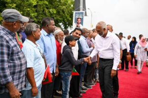 ރައީސަށް ތިނަދޫއިން ހޫނު މަރުހަބާއެއް!