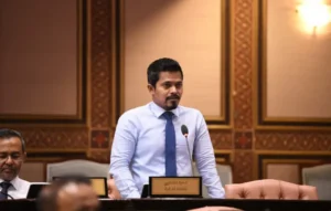 ސިފައިންނާ ފުލުހުންގެ މުސާރަ ބޮޑުކުރުމުގެ ވައުދު ފުއްދުން ލަސްވާކަމަށް ބުނެ މަޖިލީހަށް