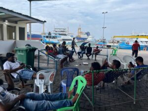 ކޫއްޑޫގެ މަސް ކިރުމާއި އިދާރީ މަސައްކަތްތައް އަދިވެސް ހުއްޓިފައި، މަސްވެރިން އަދިވެސް ދުލެއް ނުދޭ