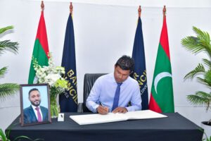 ވިޝާމްގެ ހަނދާނުގައި ހުޅުވާފައިވާ ތަޢުޒިޔާގެ ދަފްތަރުގައި ނައިބު ރައީސް ސޮއިކުރައްވައިފި