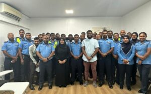 އިޝާރާތުގެ ބަހުން ވާހަކަދައްކަން ދަސްކޮށްދިނުމުގެ ޕްރޮގްރާމެއް މާފަންނު ޕޮލިސް ސްޓޭޝަނުގެ މުވައްޒަފުންނަށް ހިންގައިފި