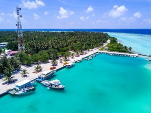 ރަޝިޔާ މީހަކަށް ތޮއްޑޫގައި ހަމަލާދީ ޒަހަމްކޮށްލައިފި