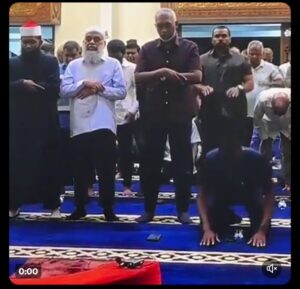 ޤައުމުގެ ވެރިޔާ ނަމާދު ކުރާތަން ރައްޔިތުންނަށް ފެންނާން ޖެހޭ