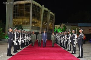 ރައީސް ސިފައިންނާ ބައްދަލުކުރައްވައިފި