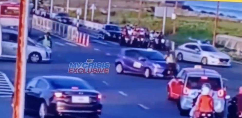 ހައިވޭގައި ޓްރެފިކް ބަލަހައްޓަން ހުރި ފުލުހެއްގެ ގައިގައި ޖެހުނު ކާރުގެ ޑްރައިވަރު ކޯޓުން ދޫކޮށްލައިފި