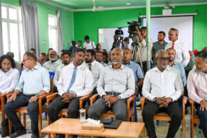 އެމަނިކުފާނަށް ފާޑުކިޔައިގެން މުވައްޒަފަކު ޑީމޯޓް ކުރިކަމަށް ބުނާ ވާހަކަ ރައީސް ދޮގުކޮށްފި