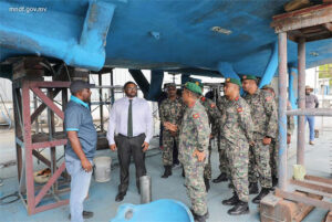 ދިފާޢީ ވަޒީރު ކޯސްޓްގާޑް ޝިޕް ޣާޒީގެ ރީފިޓްގެ މަސައްކަތްތައް ކުރިއަށްދާގޮތް ބައްލަވާލައްވައިފި