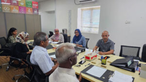 ހައުސިން ކޮމިޓީގެ އާ ޗެއާއަކަށް އީނާސް