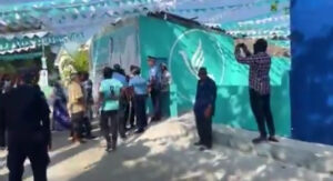 އަހުމަދު ރިޔާޒުގެ ކެމްޕޭނަށް ތިމަރަފުއްޓަށް ވަޒީރުން ދިޔުމުން މުޒާހަރާކޮށްފި