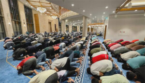 ދަމު ނަމާދަށް ހުރި އަންހެނެއްގެ ފޯނާއި ވޮލެޓް ވަގަށްނެގި ދެމީހަކު ހައްޔަރު ކޮށްފި