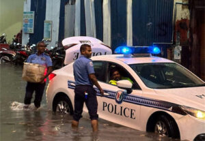 ކުއްލި ހާލަތުގައި ދެން ގުޅަން ޖެހޭނީ 911 އަށް