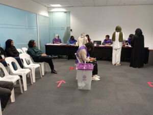 5:30 ވުމާއެކު ކިއުތައް ބަންދުކުރަން ފަށައިފި