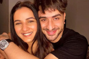 އަލީ އާއި ޖެސްމިން ކައިވެނި ކުރަނީ