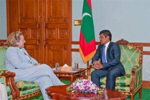 އިނގިރޭސިވިލާތުގެ މިނިސްޓަރ އޮފް ސްޓޭޓް ފޮރ ދަ އިންޑޯ-ޕެސިފިކް ނައިބު ރައީސްއާއި ބައްދަލު ކޮށްފި