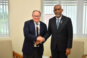 ޔޫރަޕިއަން އިންވެސްޓްމަންޓް ބޭންކުގެ ނައިބު ރައީސާއި ރައީސް ބައްދަލުކުރައްވައިފި