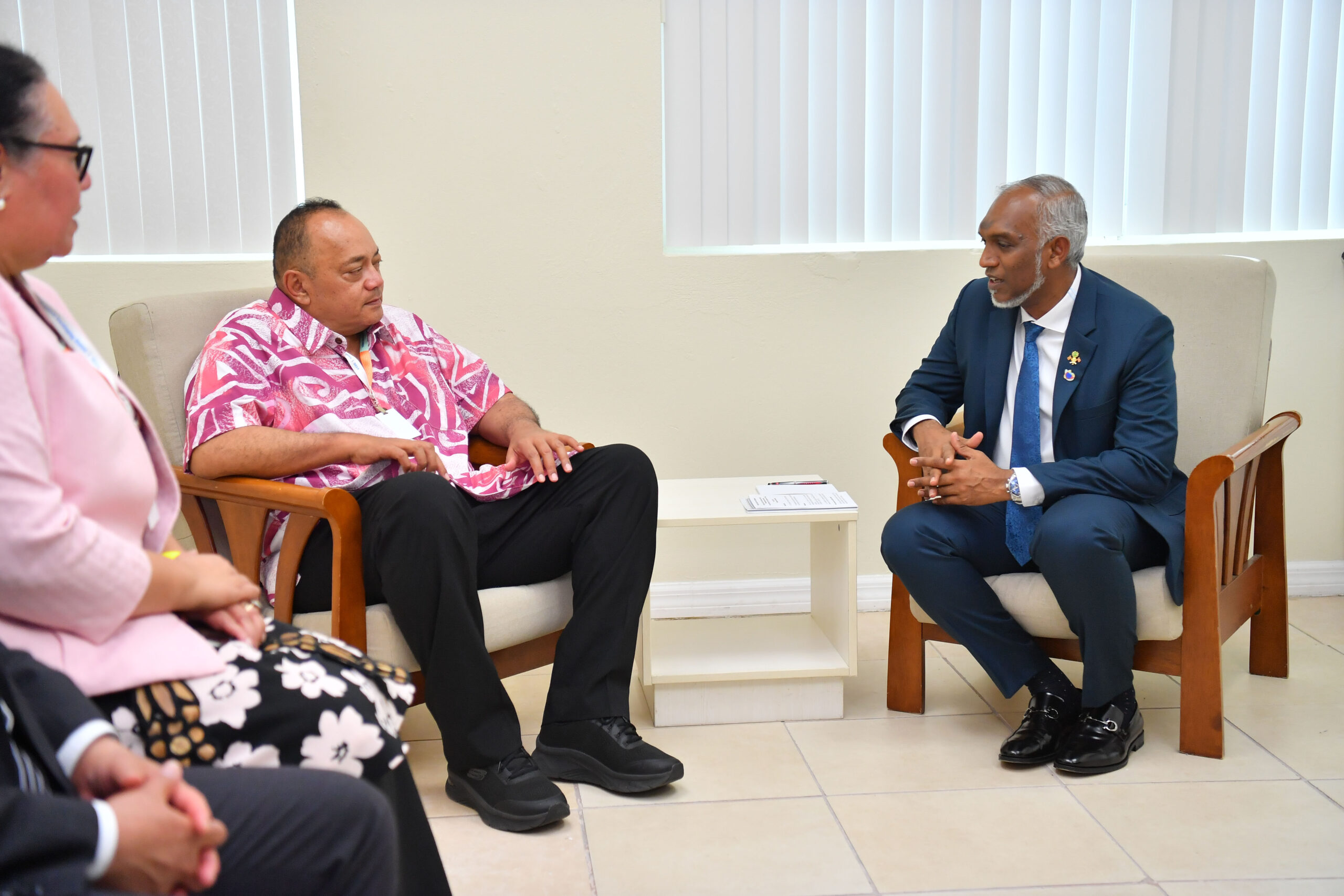 ރައީސް މުއިއްޒު ޓޮންގާގެ ބޮޑުވަޒީރާ ބައްދަލުކުރައްވައިފި