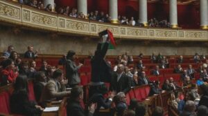 ފަލަސްތީނުގެ ދިދަ ވިހުރުވި ފްރާންސްގެ ގާނޫނު ހަދާ މަޖިލީހުގެ މެމްބަރަކު ސަސްޕެންޑްކޮށްފި