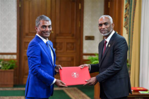 ކޮމަންވެލްތު އިންވެސްޓްމަންޓް ކައުންސިލްގެ އޮފީހެއް ރާއްޖޭގައި ގާއިމުކޮށް، ޗެއާއަކަށް ވިޔަފާރިވެރިޔާ ޖަނާހް