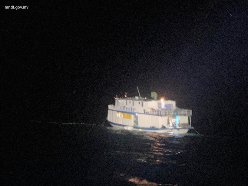 16 މީހުންނާއިއެކު މުދާ ބަރުކޮށްގެ ދިޔަ "ރޯޝަނީ" ބޯޓް ފަރަށް އަރައިފި