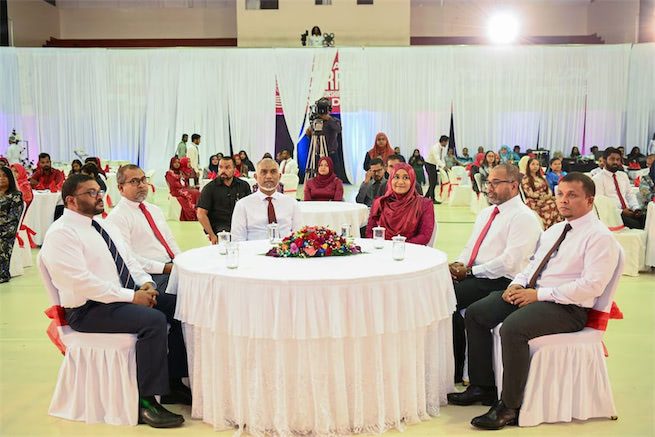 އިތުރު 10 ކުއްޖަކު ބޯންމެރޯ ހަދަން ފޮނުވަނީ