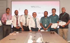 އެމްޕީއެލްގެ ޚަރަދުގައި ހައްޖަށް ދާ 5 މުވައްޒަފުންނާއި ލިޔުން ހަވާލު ކޮށްފި