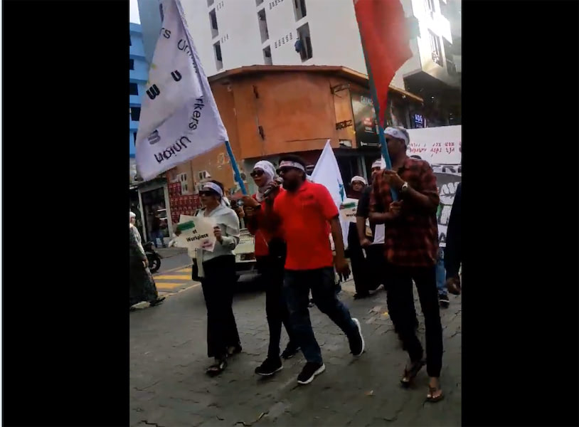 ރިސޯޓުތަކުގައި ވަޒީފާ އަދާކުރާ ދިވެހިންނަށް ތުނބުޅި ބެހެއްޓޭގޮތް ހަދާދިނުމަށް މަސައްކަތްތެރިންގެ މުޒާހިރާގައި ގޮވާލައިފި