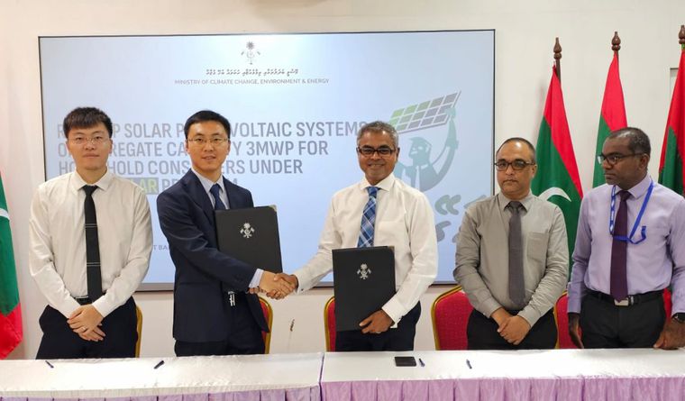 މަގޭ ސޯލާ ޕްރޮގްރާމުގެ ދަށުން ފުރަތަމަ އިންސްޓޯލް ކުރާ 3 މެގަވޮޓްގެ ނިޒާމުތައް ގަތުމުގެ އެއްބަސްވުމުގައި ސޮއިކޮށްފި