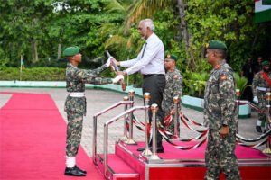 70 ވަނަ އަސާސީ ތަމްރީނު ކޯހުގެ ދަރިވަރުންނަށް ހުވައިލައިދީ، ބަޑި ހަވާލުކޮށްފި