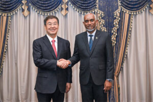 ޗައިނީސް ޕީޕަލްސް ޕޮލިޓިކަލް ކޮންސަލްޓޭޓިވް ކޮންފަރެންސްގެ ވައިސް ޗެއާއި ރައީސް ބައްދަލު ކުރައްވައިފި