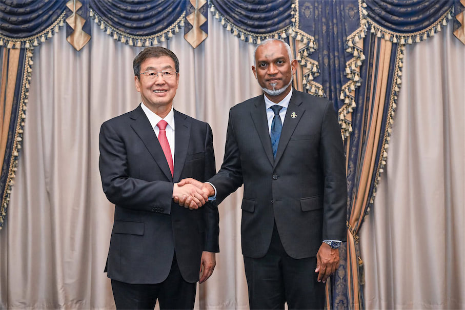 ޗައިނީސް ޕީޕަލްސް ޕޮލިޓިކަލް ކޮންސަލްޓޭޓިވް ކޮންފަރެންސްގެ ވައިސް ޗެއާއި ރައީސް ބައްދަލު ކުރައްވައިފި