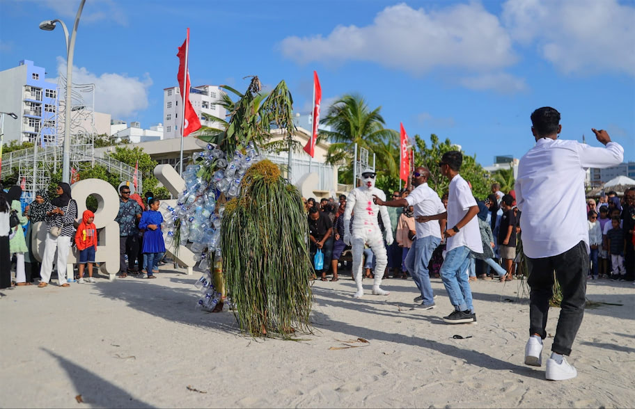 މާލޭގެ އެކި ސަރަހައްދު ތަކުގައި އީދު ފާހަގަ ކޮށްފި