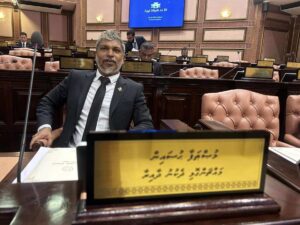 މަޖިލިހުގެ މެމްބަރުންގެ މުސާރަ ކުޑަކުރަން މެމްބަރު މުސްތޮ ގޮވާލައްވައިފި
