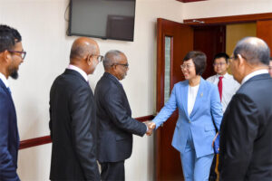 ޗައިނާގެ ސަފީރު މަޖިލީސް ރައީސްގެ އަރިހަށް އިޙްތިރާމުގެ ޒިޔާރަތެއް ކުރައްވައިފި