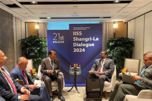 ގައްސާން މެލޭޝިޔާގެ ޑިފެންސް މިނިސްޓަރާ ބައްދަލުކުރައްވައިފި