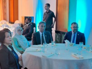 މޫސާ ޒަމީރު ލަންކާގައި ދިރިއުޅޭ ދިވެހީންނާ ބައްދަލުކުރައްވައިފި