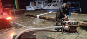 ބޯކޮށް ވާރޭވެހި ފެން ބޮޑުވުމާއި ގުޅިގެން ސިފައިން މާލޭ މަގުތަކުން ފެން ހިންދަން ފަށައިފި