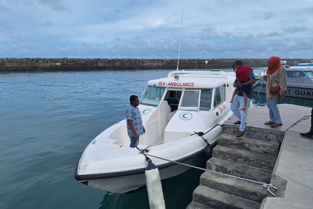 ފުވައްމުލަކުގައި ހާލު ދެރަވު ކުއްޖަކު އެމްއެންޑިއެފްގެ އެހީތެރިކަމުގައި އައްޑުއަށް ގެންގޮސްދީފި