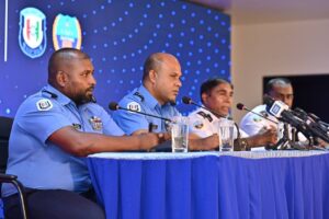ވައިގެ މަގުން ރާއްޖެ އެތެރެކުރަން އުޅުނު 15 ކިލޯއަށްވުރެ ގިނަ މަސްތުވާތަކެއްޗާއެކު ދެ މީހަކު ހައްޔަރުކޮށްފި